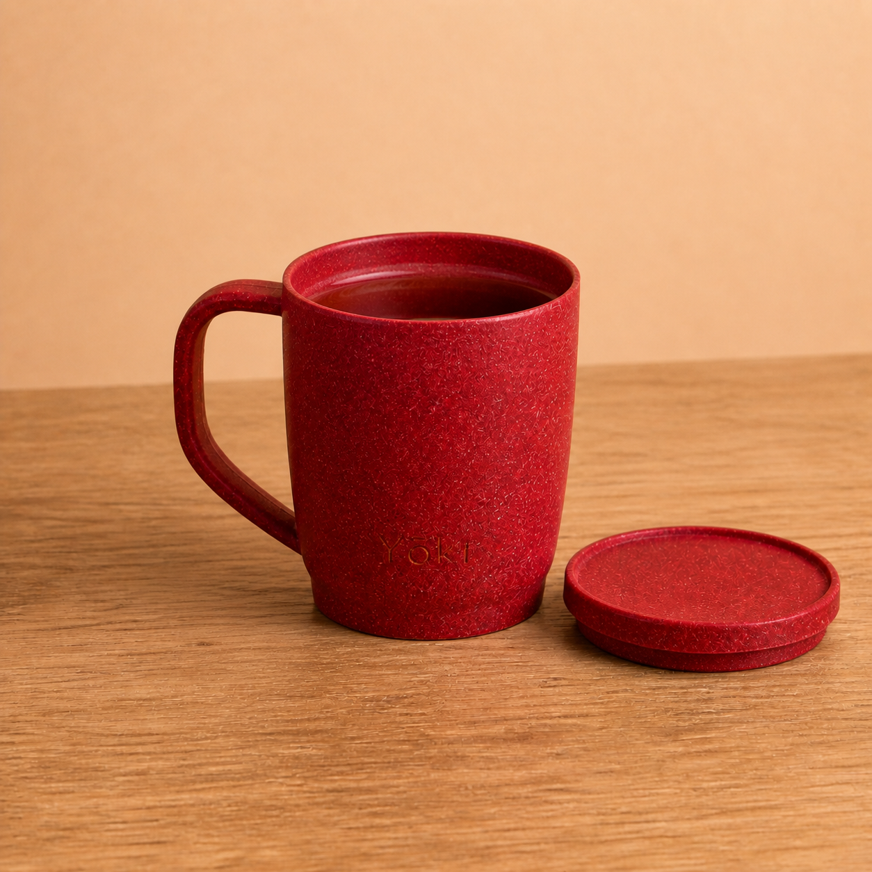 Futatsuki Mug with Lid 300 ml - Akane, in use