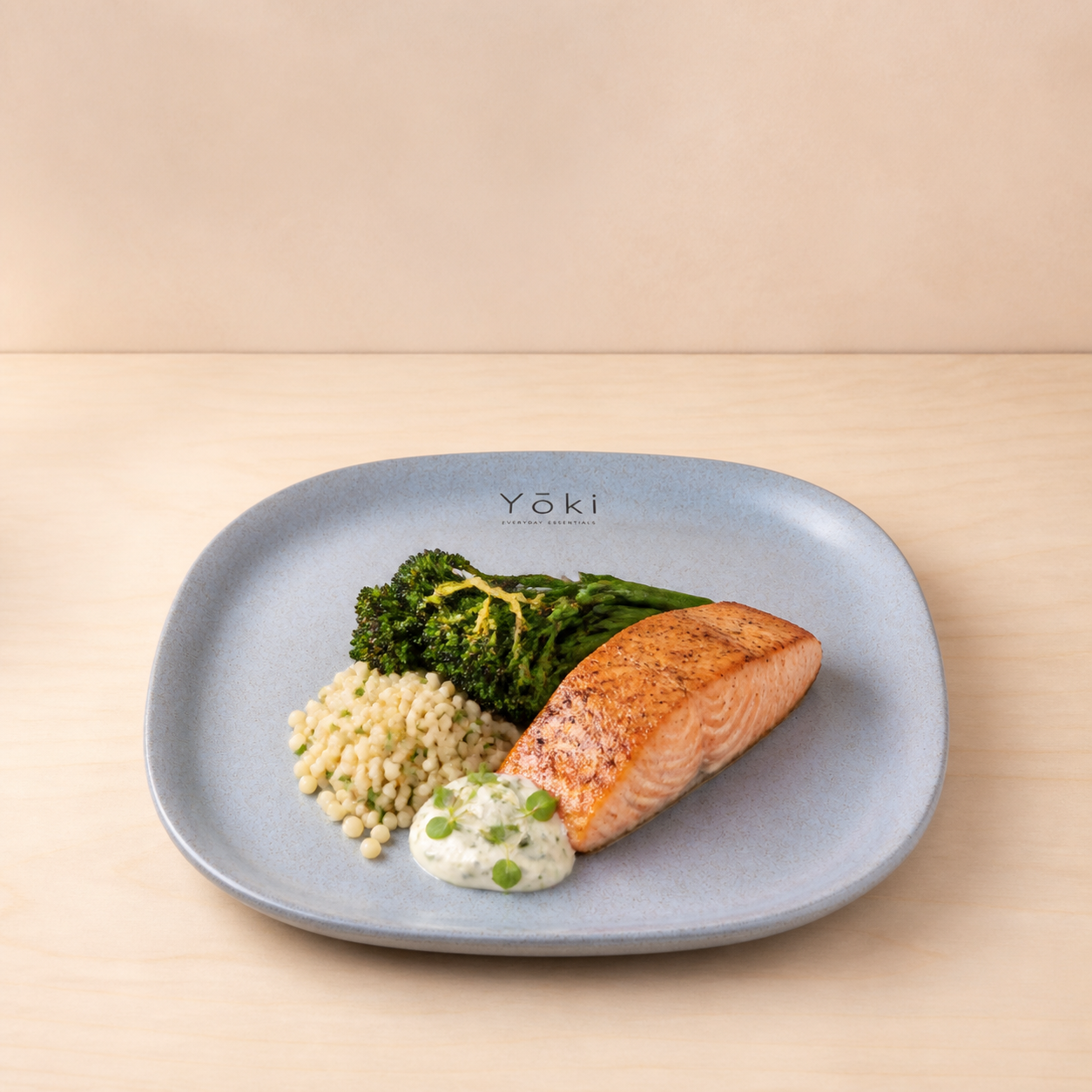 Kakuzara Dinner Plate 11″ - Sora, in use