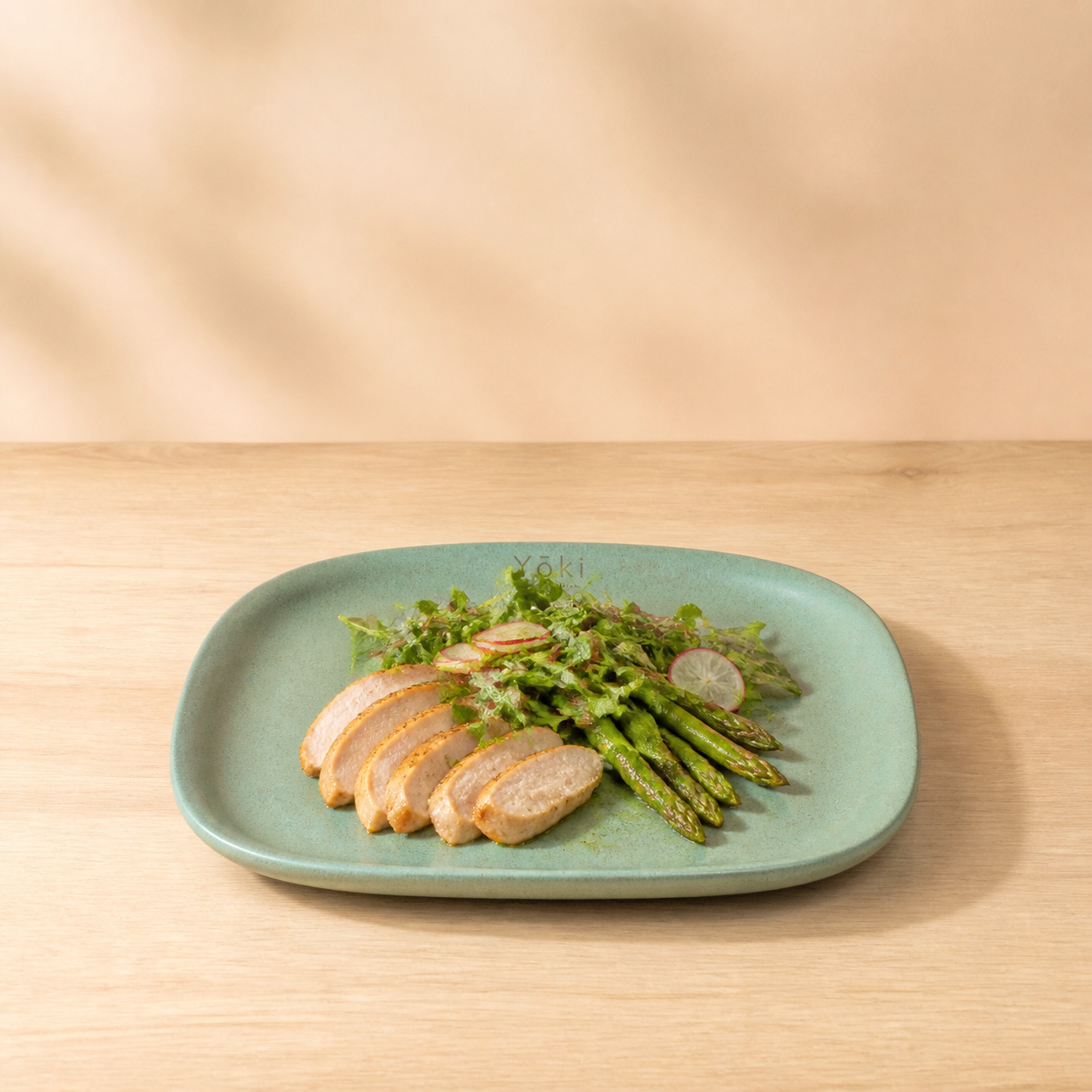 Kakuzara Dinner Plate 11″ - Wakaba, in use